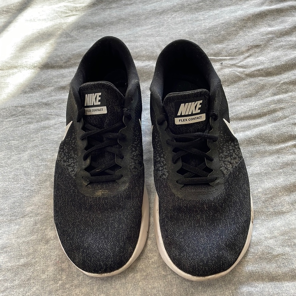 US11 Nike Flex Contact Shoes